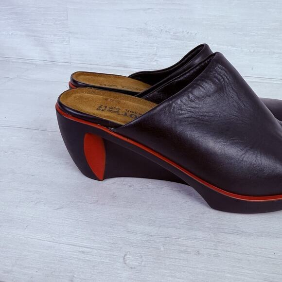 Naot Evening Mule Clogs Black EU 38 US 7.5 Madras Leather Red Accent Slip On - Picture 9 of 16
